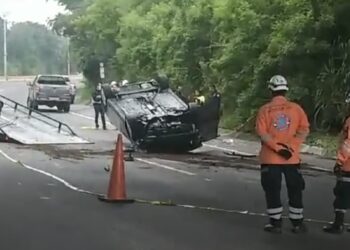 Conductor de vehículo fallece tras caer de un puente sobre bulevar Monseñor Romero