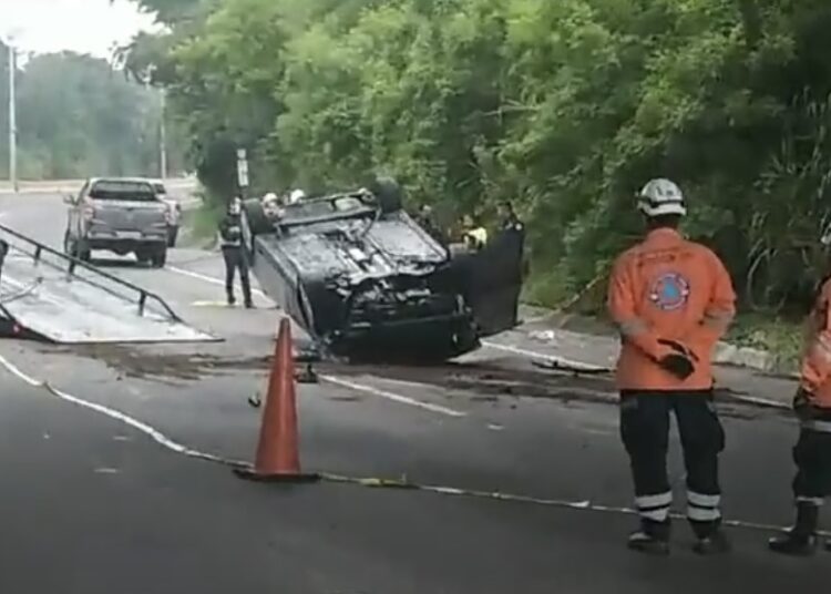 Conductor de vehículo fallece tras caer de un puente sobre bulevar Monseñor Romero