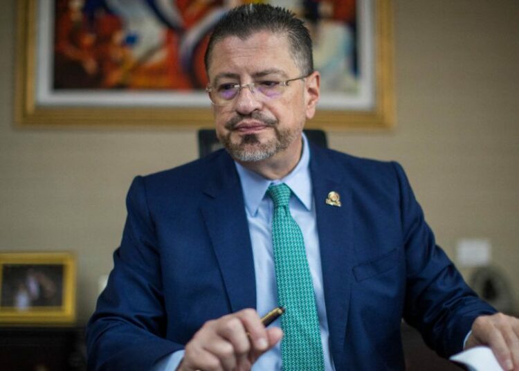 Fiscalía de Costa Rica investiga al presidente Rodrigo Chaves