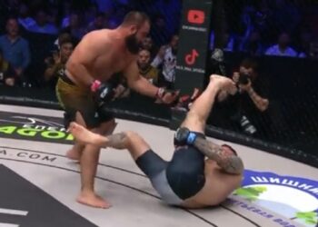 (IMÁGENES FUERTES) La escalofriante fractura que sufrió un luchador de MMA a 40 segundos del inicio del combate