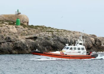 Al menos dos migrantes muertos y 31 desaparecidos tras dos naufragios frente a la isla de Lampedusa en el Mediterráneo