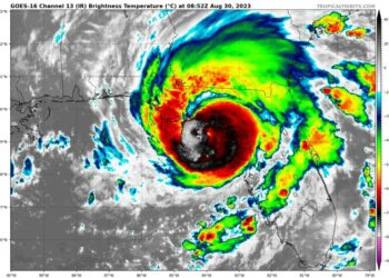 (VIDEOS) El huracán Idalia amenaza Florida como un huracán categoría 4 y podría ocasionar daños potencialmente catastróficos