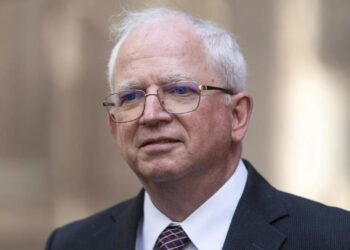 John Eastman, ex abogado de Trump, se entrega a la Justicia