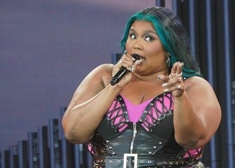Lizzo podría denunciar a las tres exbailarinas que la demandaron por acoso sexual