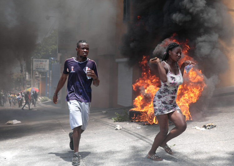 Embajada de EEUU en Haití limita sus operaciones debido a un tiroteo