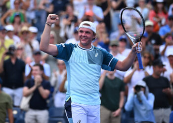 El tenista Dominic Stricker N° 128 del mundo eliminó a Stéfanos Tsitsipás en la primera sorpresa del US Open
