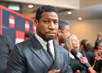 Retrasan el juicio de Jonathan Majors por violencia doméstica