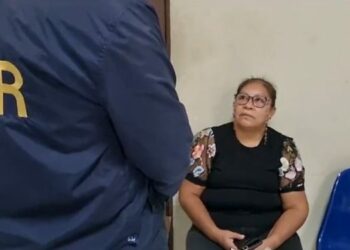 Ordenan captura de una agente administrativa de la PNC por estafa