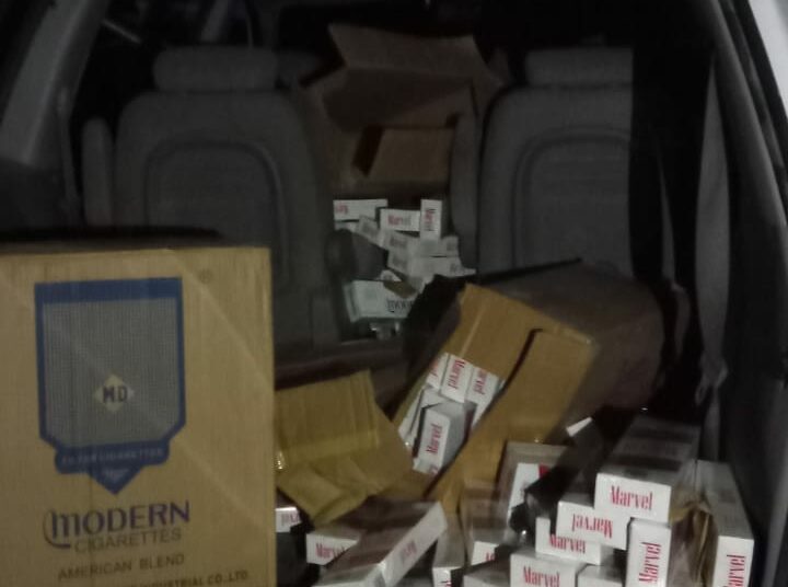 Autoridades incautan 38 cajas de cigarrillos a un contrabandista