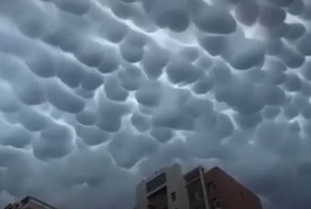 VIDEO) Nubes gigantes de forma inusual aparecen en el cielo de China –  Diario La Página