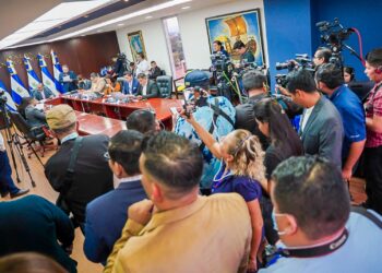 Sesiona comisión especial de antejuicio contra el diputado Erick García