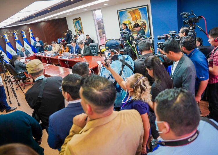 Sesiona comisión especial de antejuicio contra el diputado Erick García