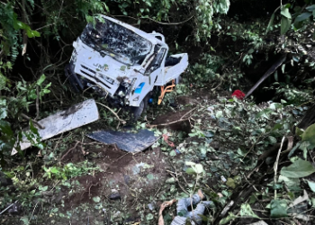 Camión con trabajadores de la DOM se accidenta en Jucuapa dejando 2 víctimas mortales