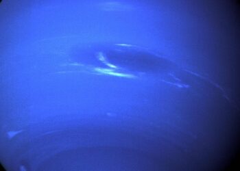 Detectan por primera vez desde la Tierra una misteriosa nube brillante en Neptuno