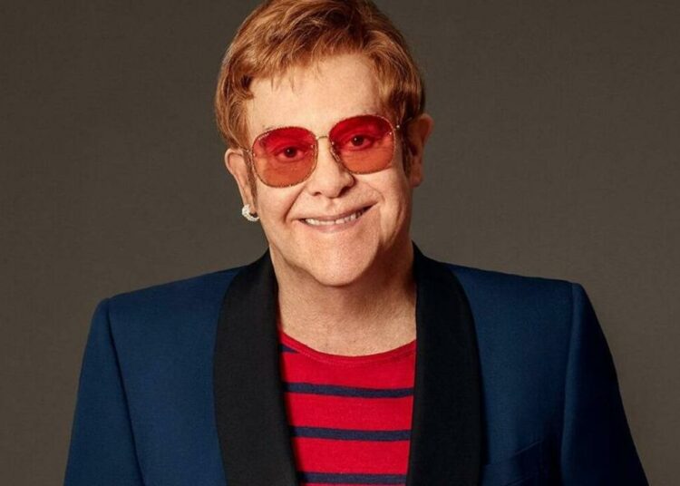 Elton John fue trasladado de emergencia al hospital tras un accidente doméstico en Niza