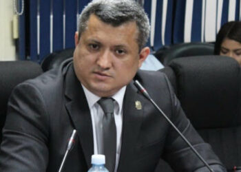 Emilio Corea anuncia su candidatura a diputado por el PCN… y renuncia horas después en medio de un mar de críticas