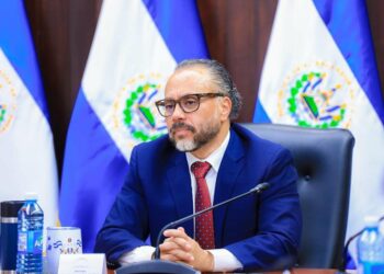 Ernesto Castro: «El Salvador necesita personas comprometidas y valientes para terminar con años de corrupción»