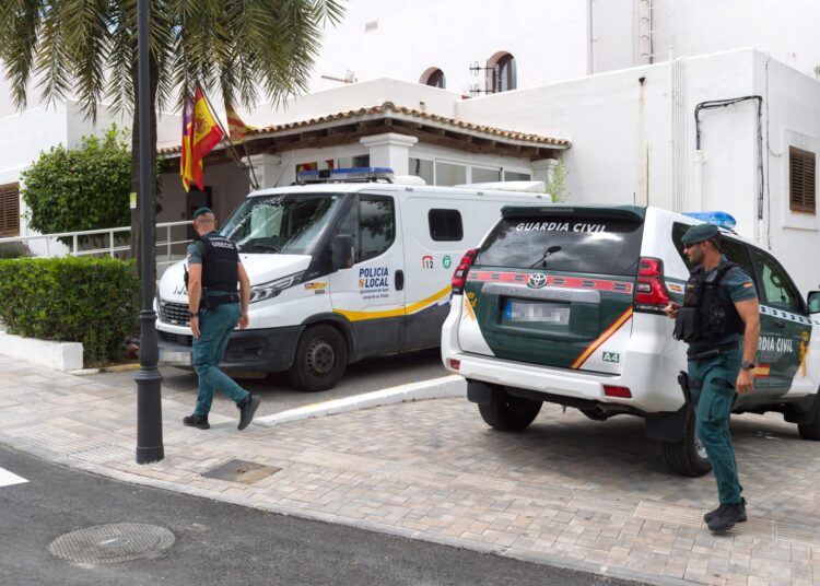 Arrestan a un grupo de seis de turistas franceses por violar a una joven de 18 años en España