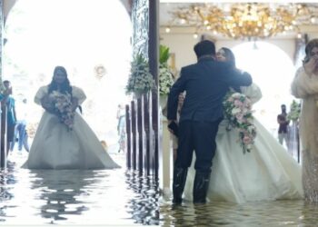 (VIDEOS) Novios se casan en pleno huracán y con la iglesia bajo el agua en Filipinas