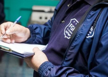 Capturan a policías que hacían retenes no autorizados para extorsionar a conductores