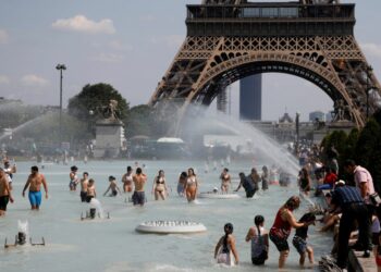 Francia insta a los ciudadanos a quedarse en casa por la nueva ola de calor