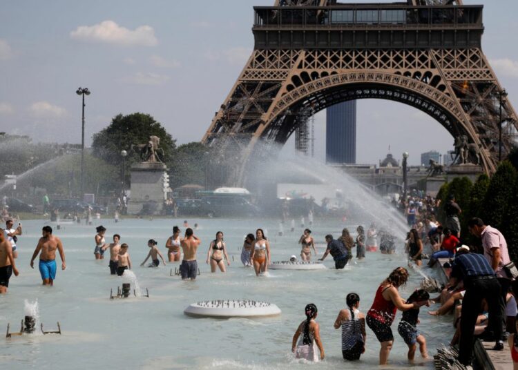 Francia insta a los ciudadanos a quedarse en casa por la nueva ola de calor