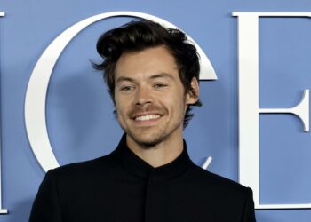 Lanza Harry Styles línea de fragancias con temática sexual