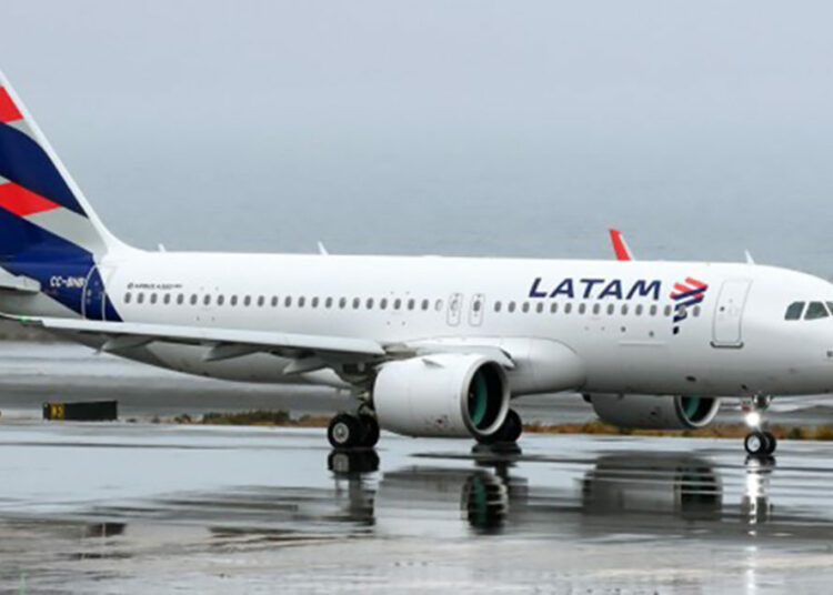 Piloto sufrió infarto en pleno vuelo entre Miami y Santiago de Chile, luego murió tras un aterrizaje de emergencia