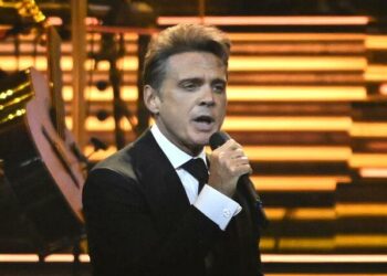 Luis Miguel tose con frecuencia y le cuesta cantar: dicen que su concierto en Chile parecía un karaoke