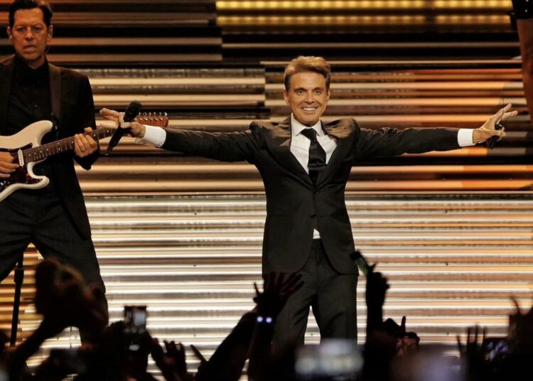 Luis Miguel inició su gira, así fue como lució “El Sol” en su regreso a los escenarios
