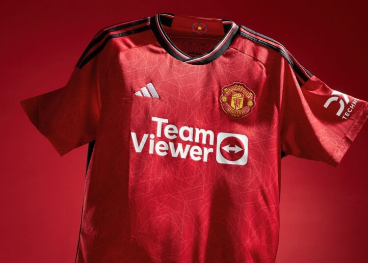El acuerdo de más de 1000 millones de euros que transformó al Manchester United en la camiseta más cara del mundo