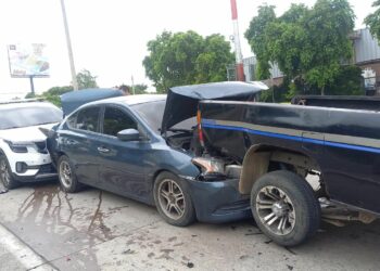 Reportan múltiple accidente y varios lesionados en bulevar Monseñor Romero