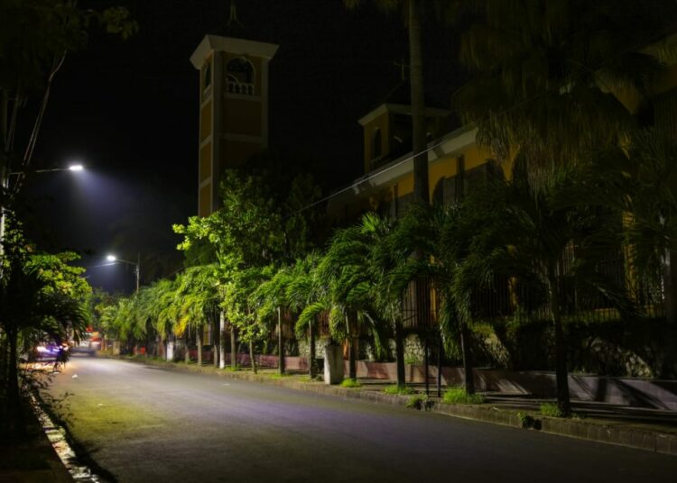 DOM reemplaza y mejora la iluminación en San Rafael Obrajuelo