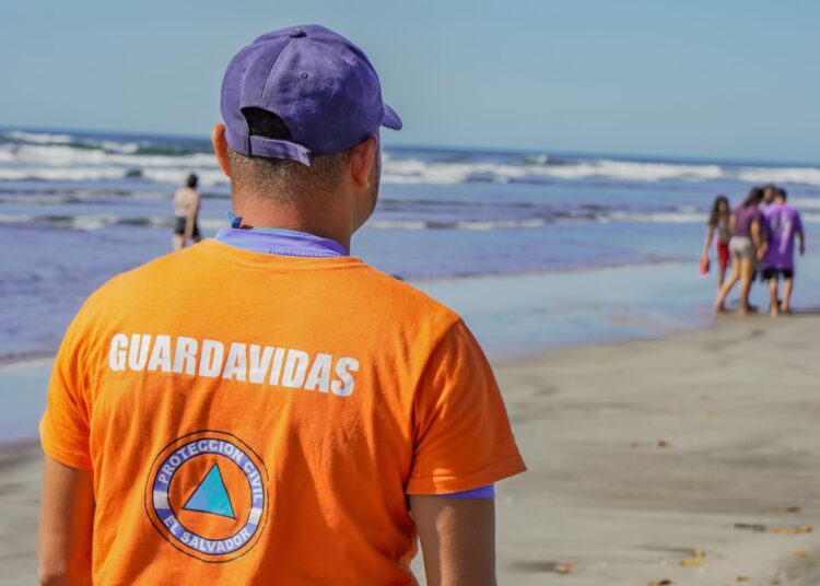 Zona peligrosa en la playa El Esterón, será señalizada para prevenir accidentes