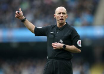 Estas son las exigencias que los clubes ingleses les deben cumplir a los árbitros