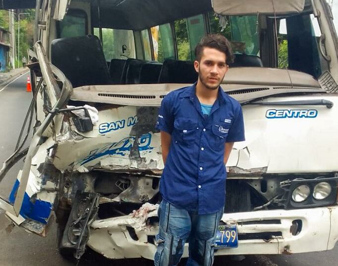 PNC captura al responsable de accidente de microbuses en bulevar del Ejército