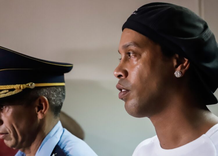 Ronaldinho enfrenta una nueva investigación que podría llevarlo a la cárcel por estafa con criptomonedas