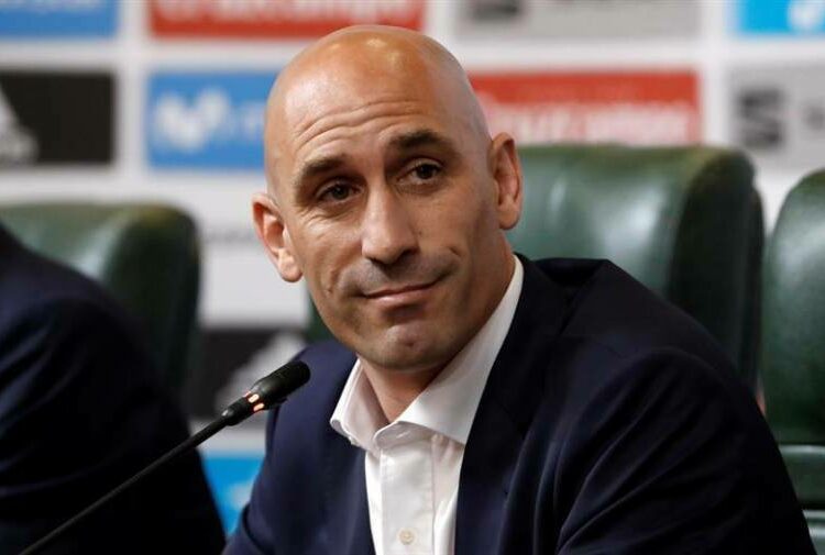 El repudiable gesto del presidente de la Federación de España en medio de los festejos de la selección femenina por el Mundial