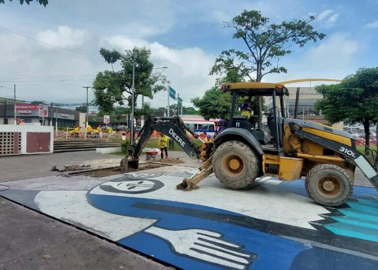 Remodelación de Plaza Salvador del Mundo contará con una fuente de agua y sembrarán árboles