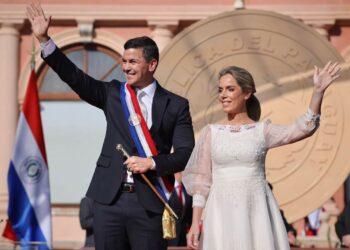 Santiago Peña asumió como nuevo presidente de Paraguay