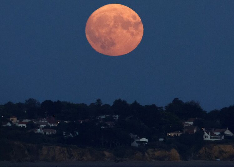 Así se vio la última Superluna azul en gran parte del mundo