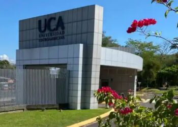 Policía de Nicaragua desalojó con armas bélicas a jesuitas