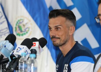 Rubén De La Barrera, fue presentado oficialmente como el técnico de la selección salvadoreña de fútbol