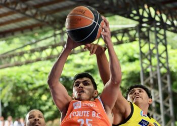 Cojute comanda la Liga Mayor de Baloncesto