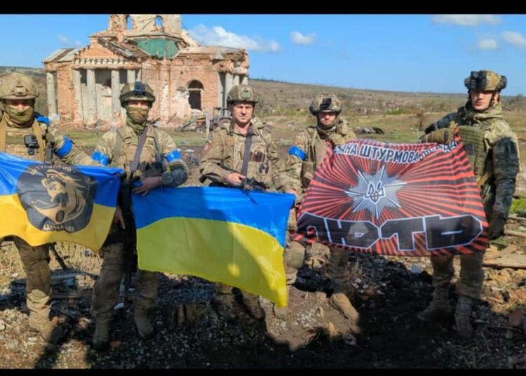 El presidente de Ucrania Volodimir Zelenski confirma la liberación de ciudades cercanas a Bajmut