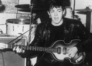 Inicia la búsqueda del primer bajo de Paul McCartney que desapareció hace más de 50 años