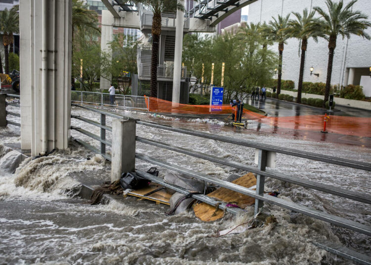 Lluvias e inundaciones crean caos en Las Vegas, EE.UU.