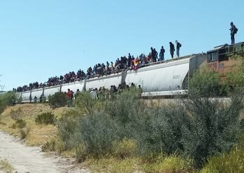 Suspenden operación de 60 trenes de carga en México para evitar viaje de migrantes rumbo a EE.UU.