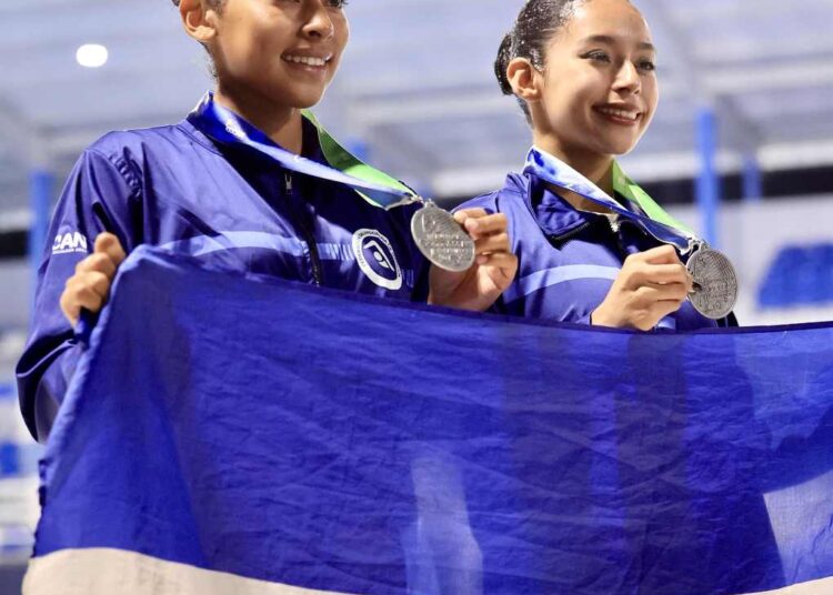 Dos medallas de plata para El Salvador en el inicio del CCCAN de Natación Artística