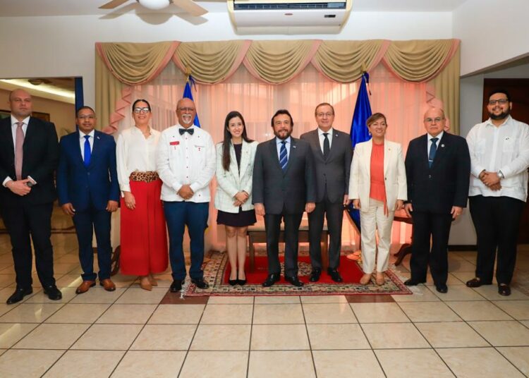 Vicepresidente Ulloa propone a embajadores de la región la Unión Centroamericana